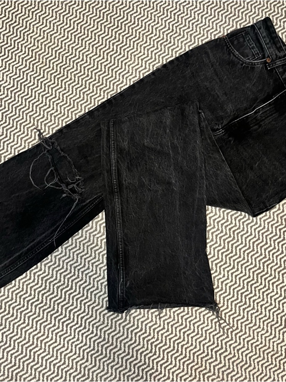 Zara Black Straight Jeans with Distressed Knee